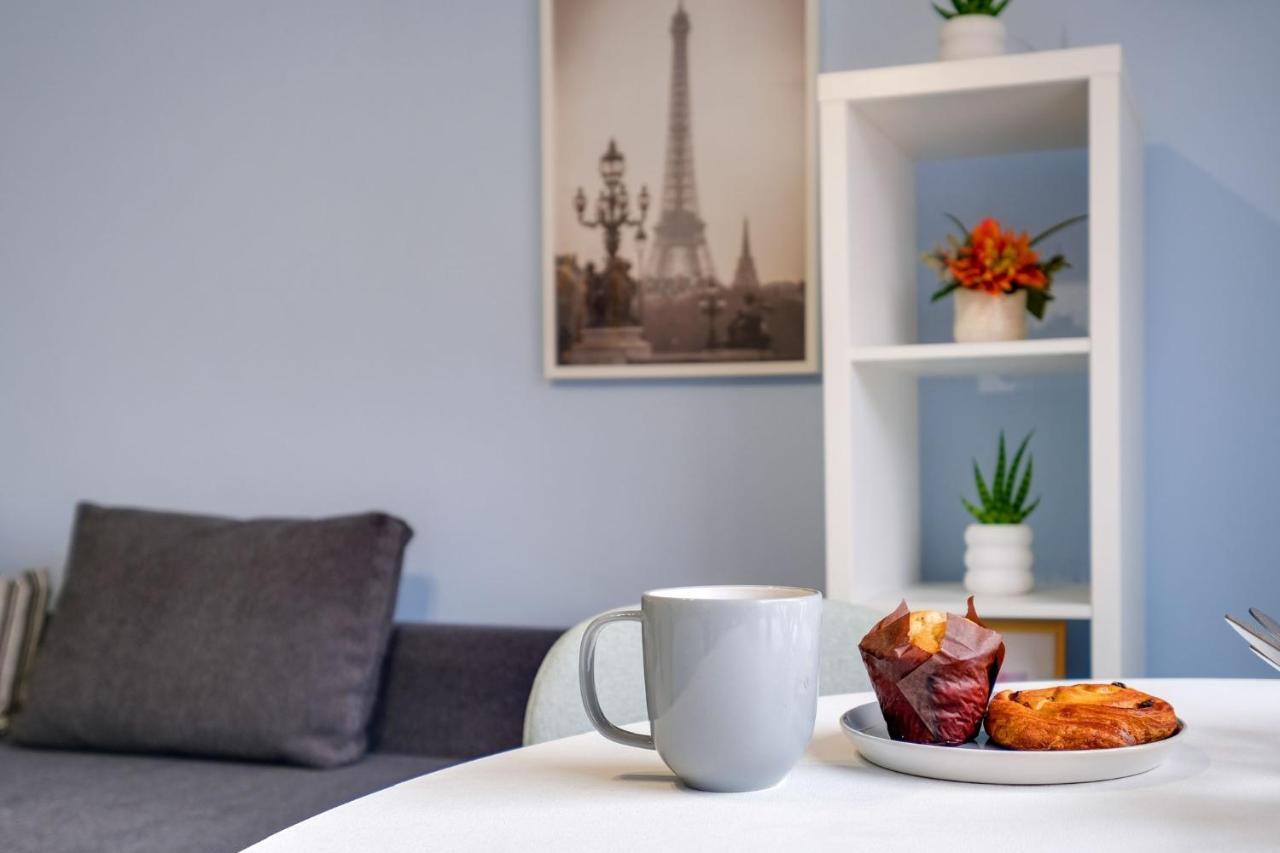Chic 1Br House In Hounslow - 12 Mins From Heathrow Airport Apartment Feltham ภายนอก รูปภาพ
