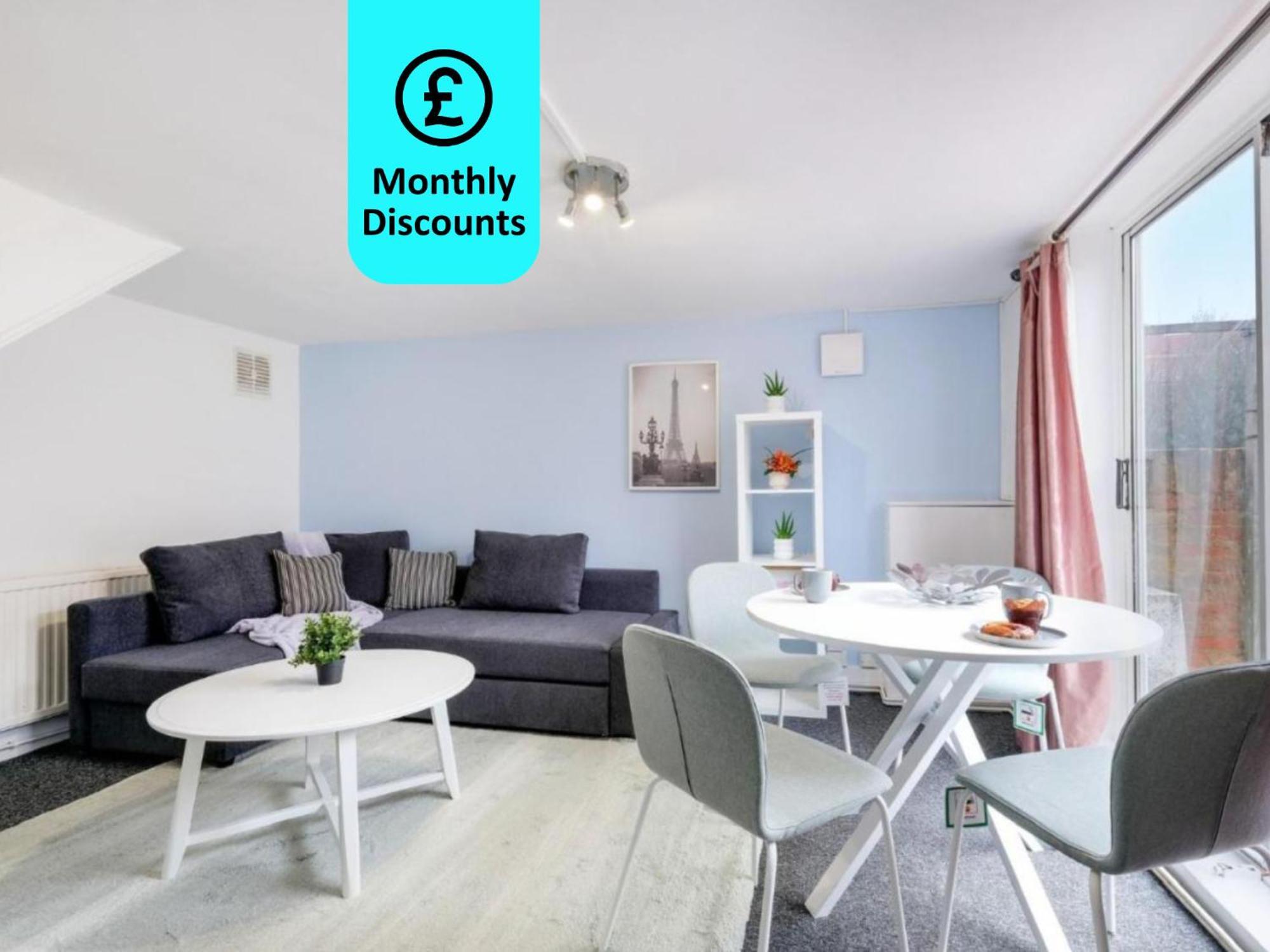 Chic 1Br House In Hounslow - 12 Mins From Heathrow Airport Apartment Feltham ภายนอก รูปภาพ