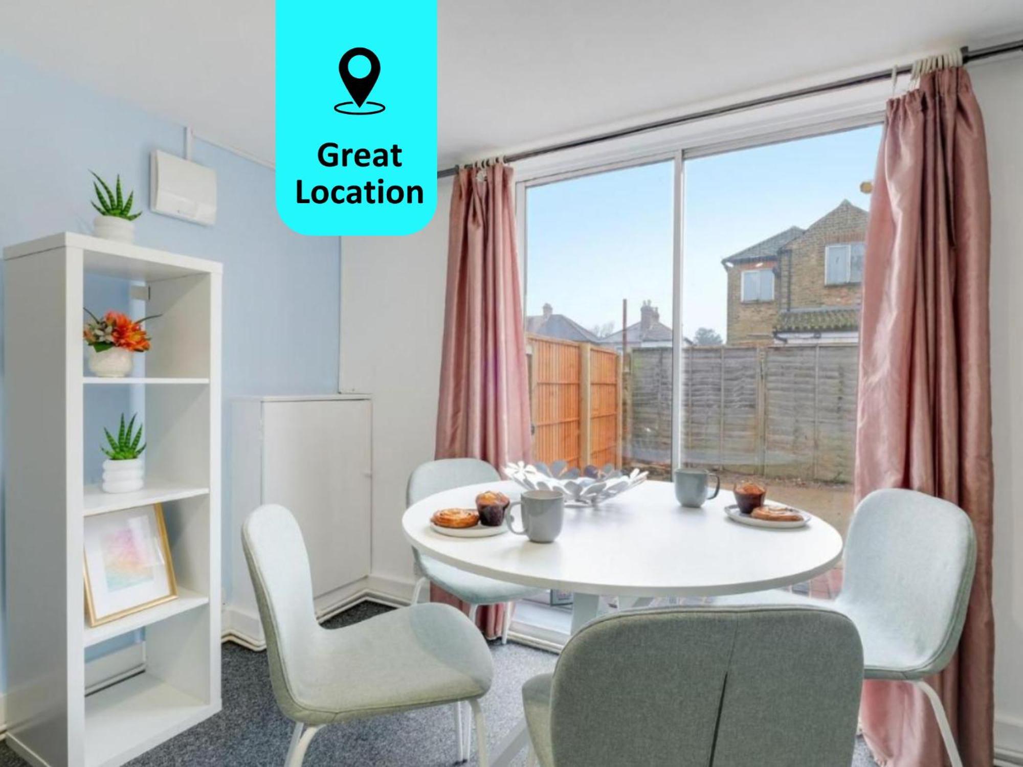 Chic 1Br House In Hounslow - 12 Mins From Heathrow Airport Apartment Feltham ภายนอก รูปภาพ